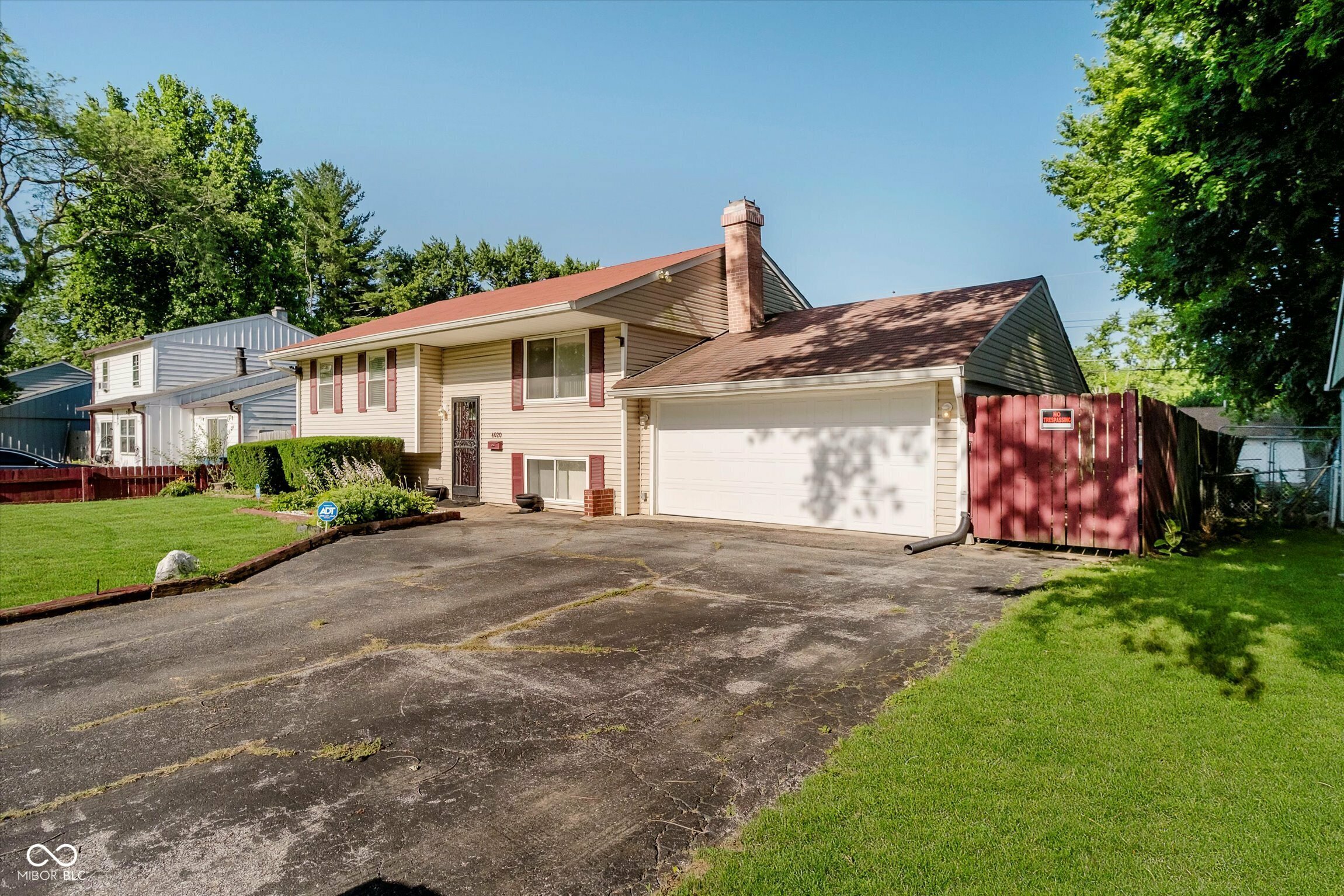 Property Photo: 4020 Eisenhower Drive IN 46254