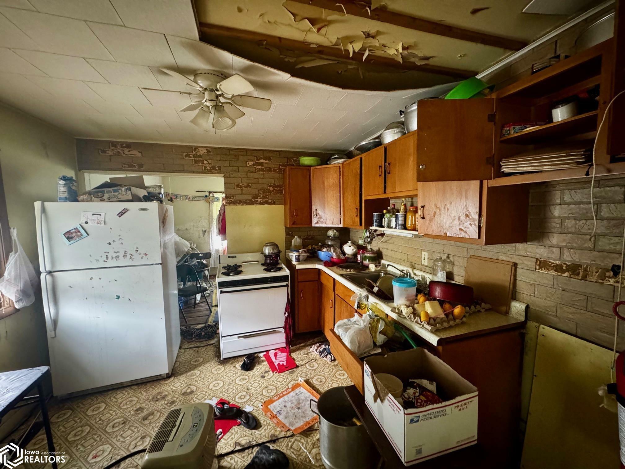 Property Photo: 206 N 13th Avenue IA 50158
