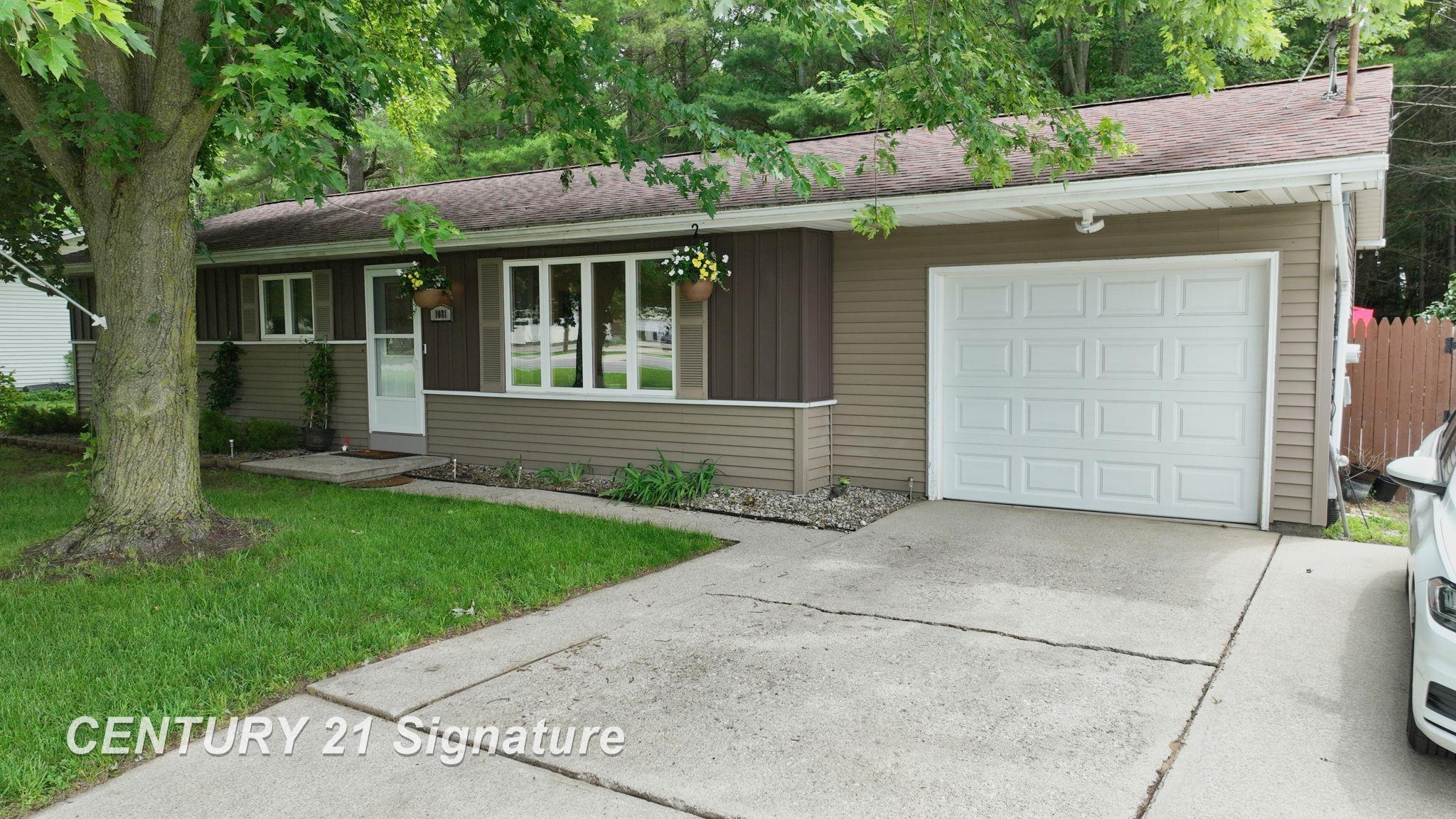 Property Photo: 1081 S Miller Road MI 48609