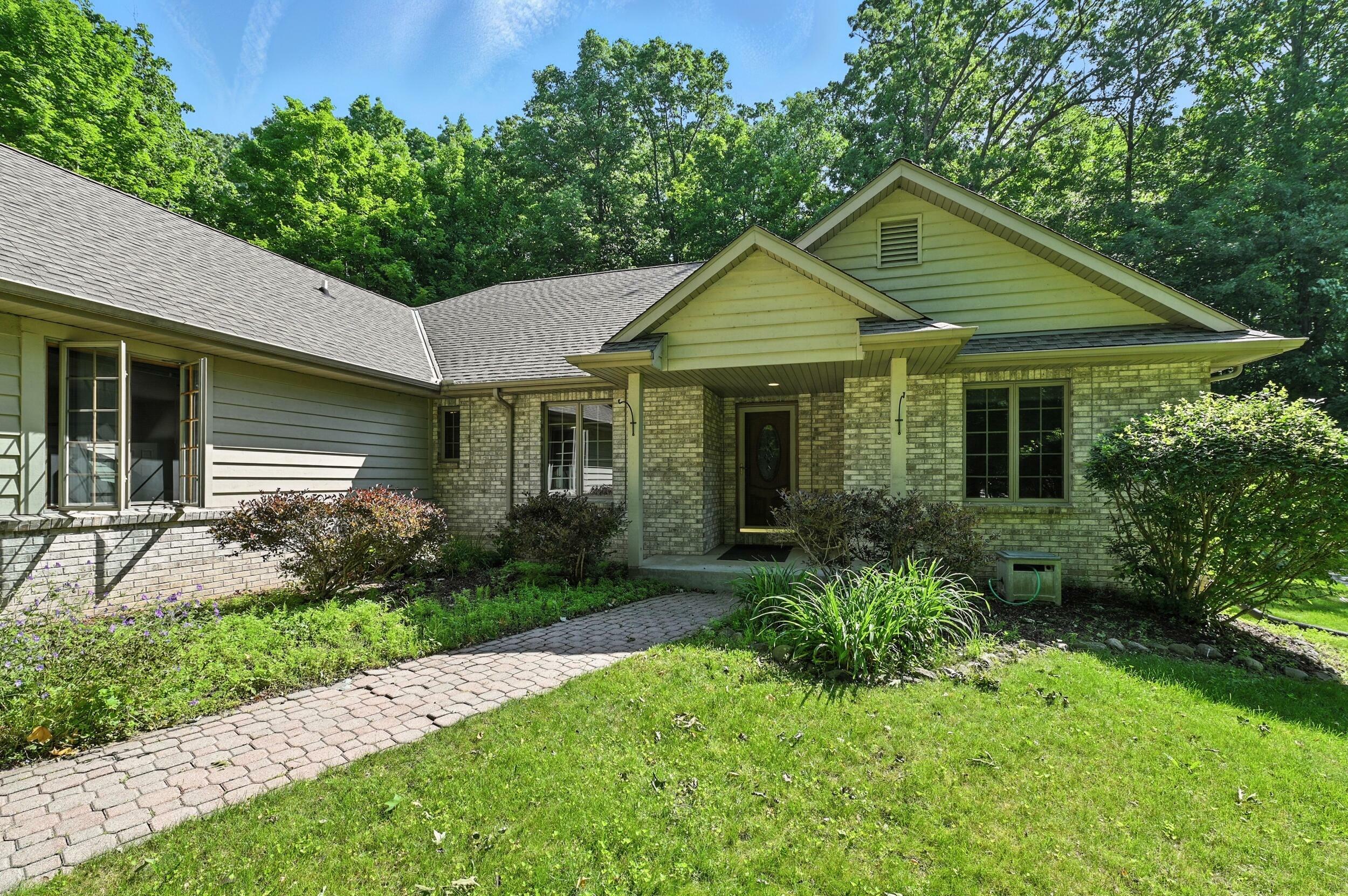 Property Photo: 520 Bayberry Ln WI 53086