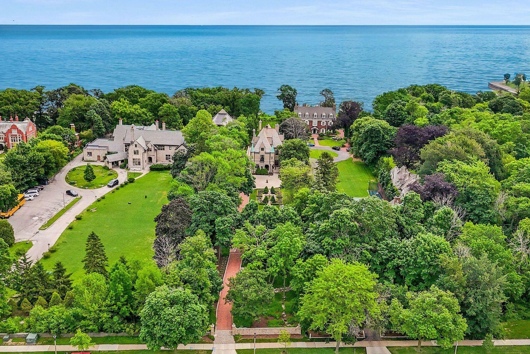 Property Photo:  3266 N Lake Dr  WI 53211 