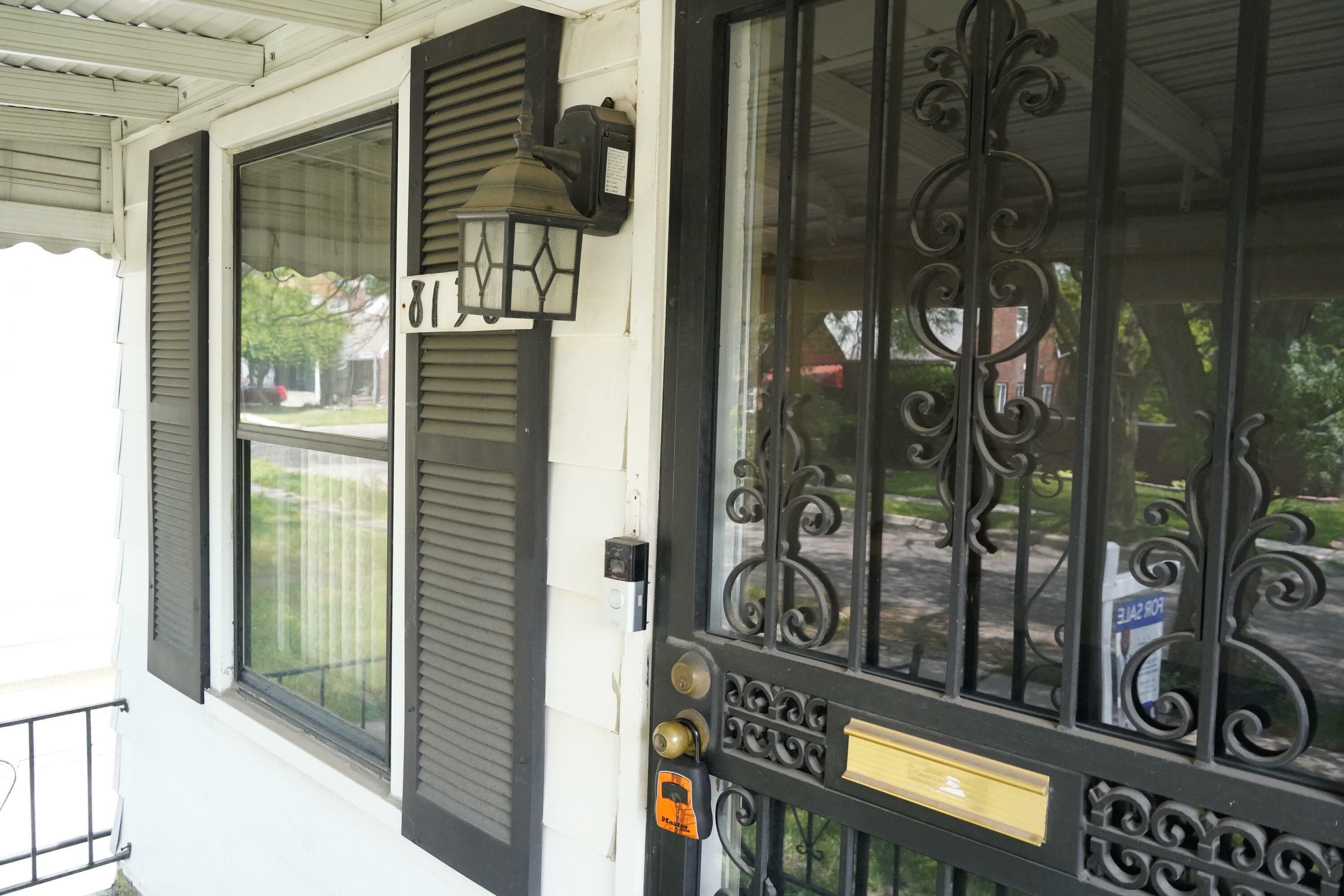 Property Photo: 8136 Roselawn Street MI 48204