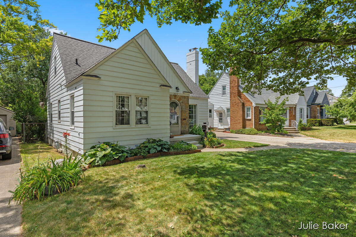 Property Photo: 2013 Duiker Avenue NE MI 49505