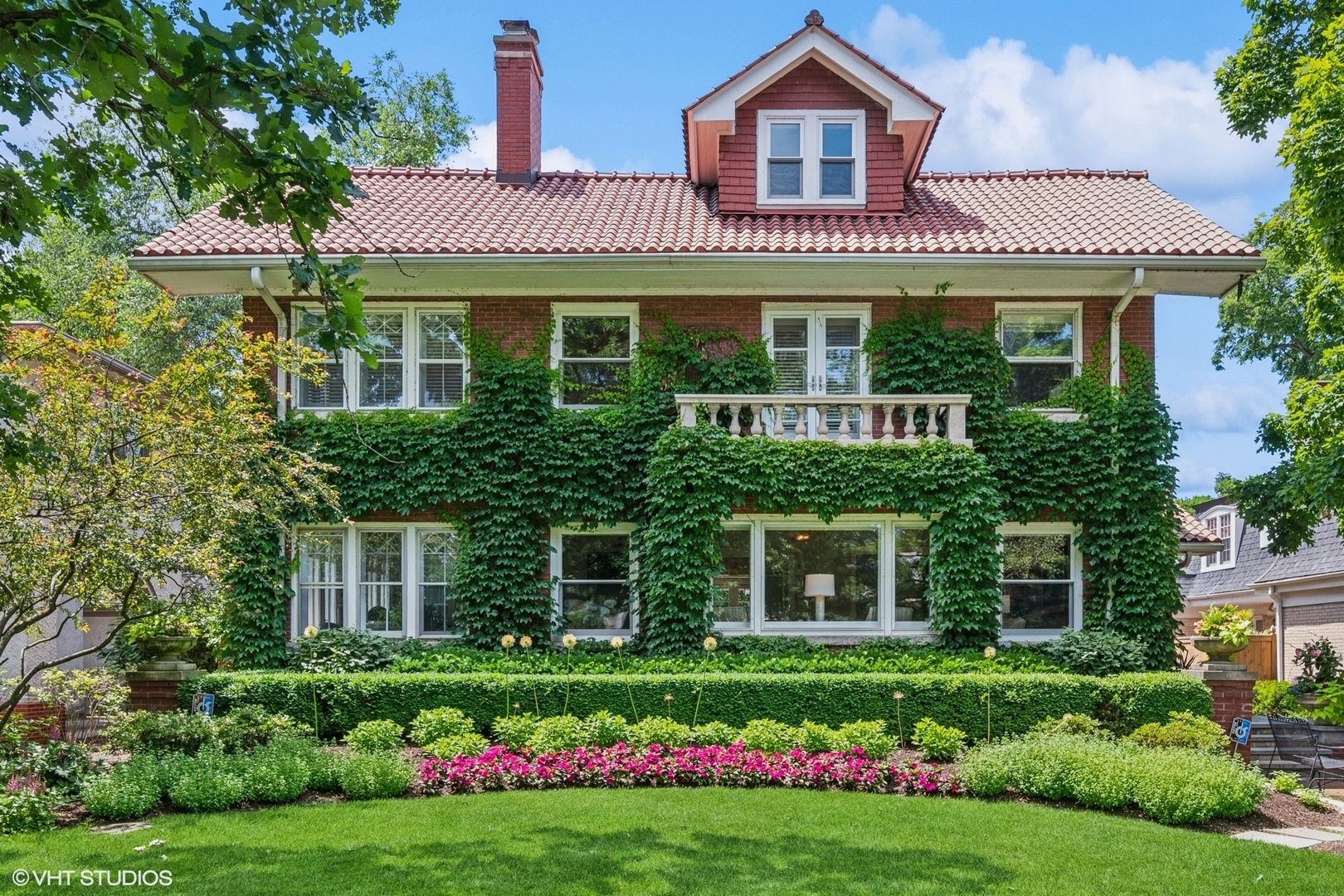 Property Photo:  938 Edgemere Court  IL 60202 