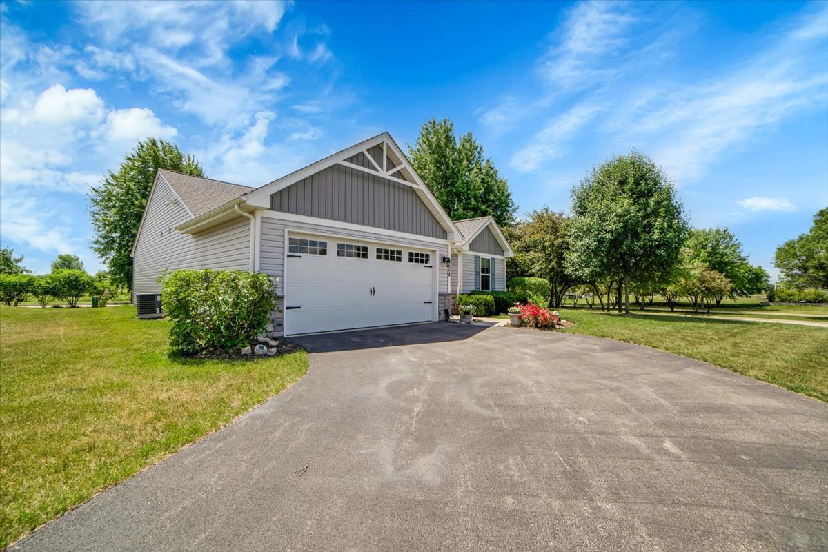 Property Photo:  4208 E Millbrook Circle  IL 60560 