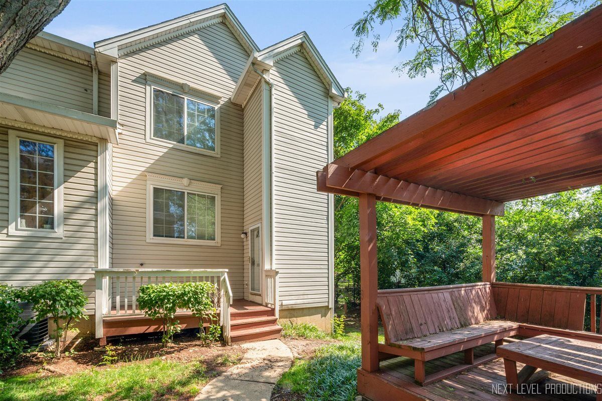 Property Photo: 300 Wildrose Court IL 60440