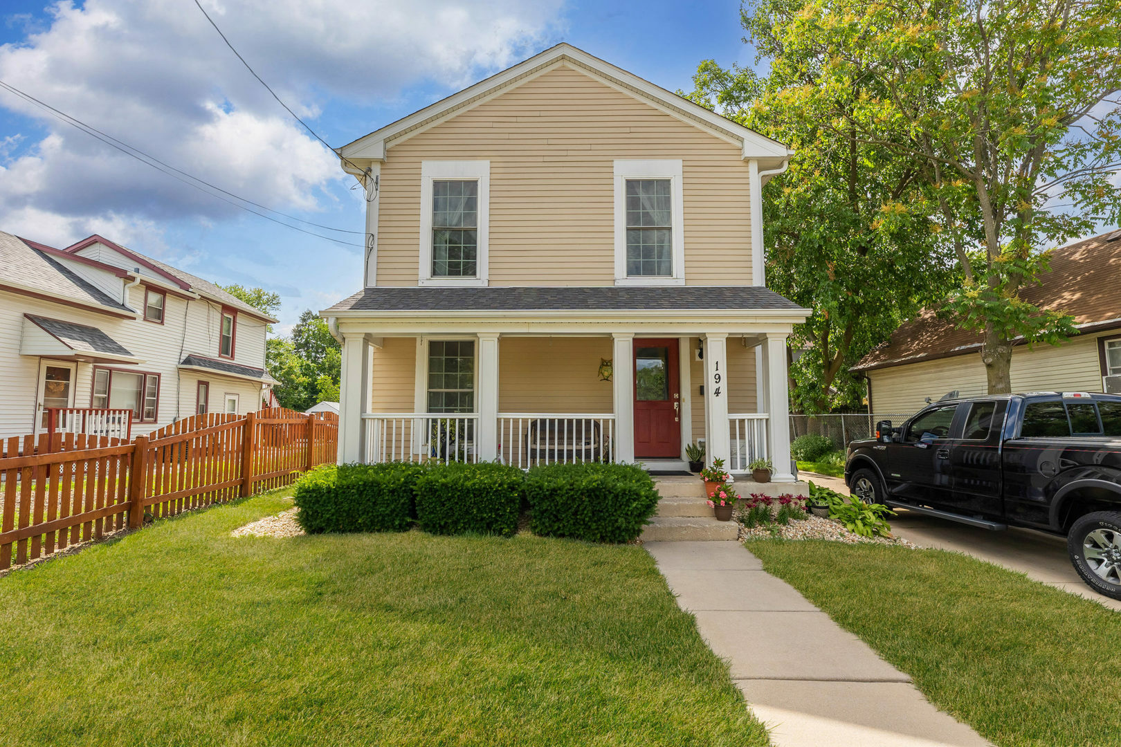 Property Photo: 194 N Smith Street IL 60505