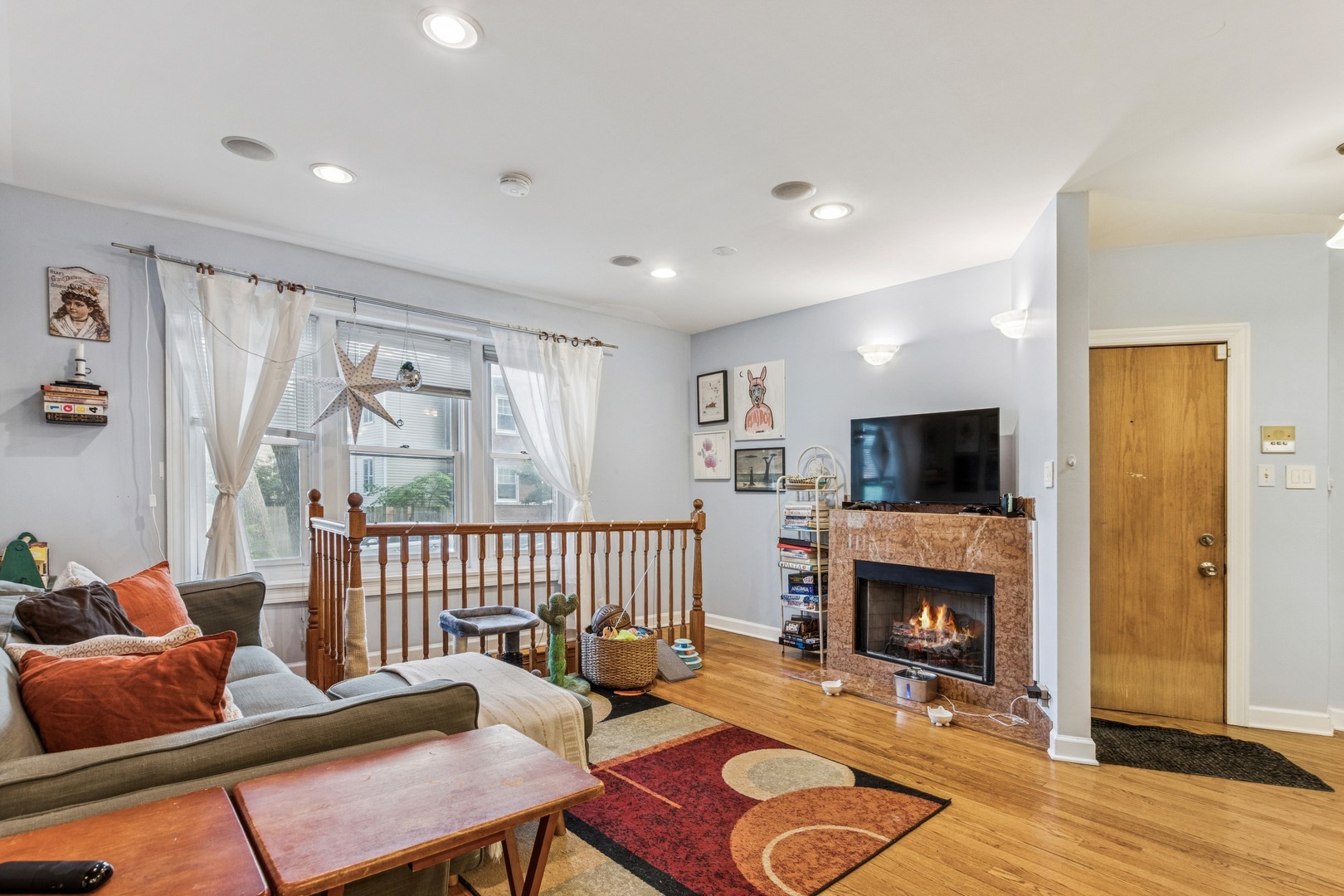 Property Photo: 1214 W Early Avenue 1E IL 60660