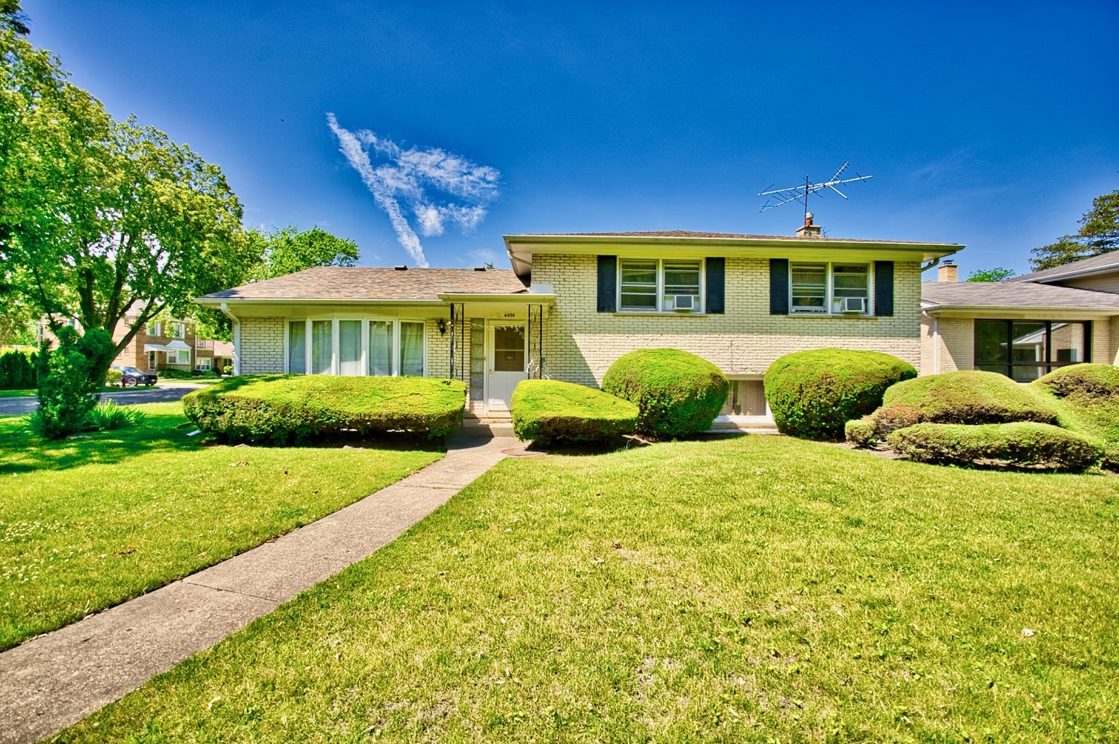 Property Photo: 4454 Concord Lane IL 60076