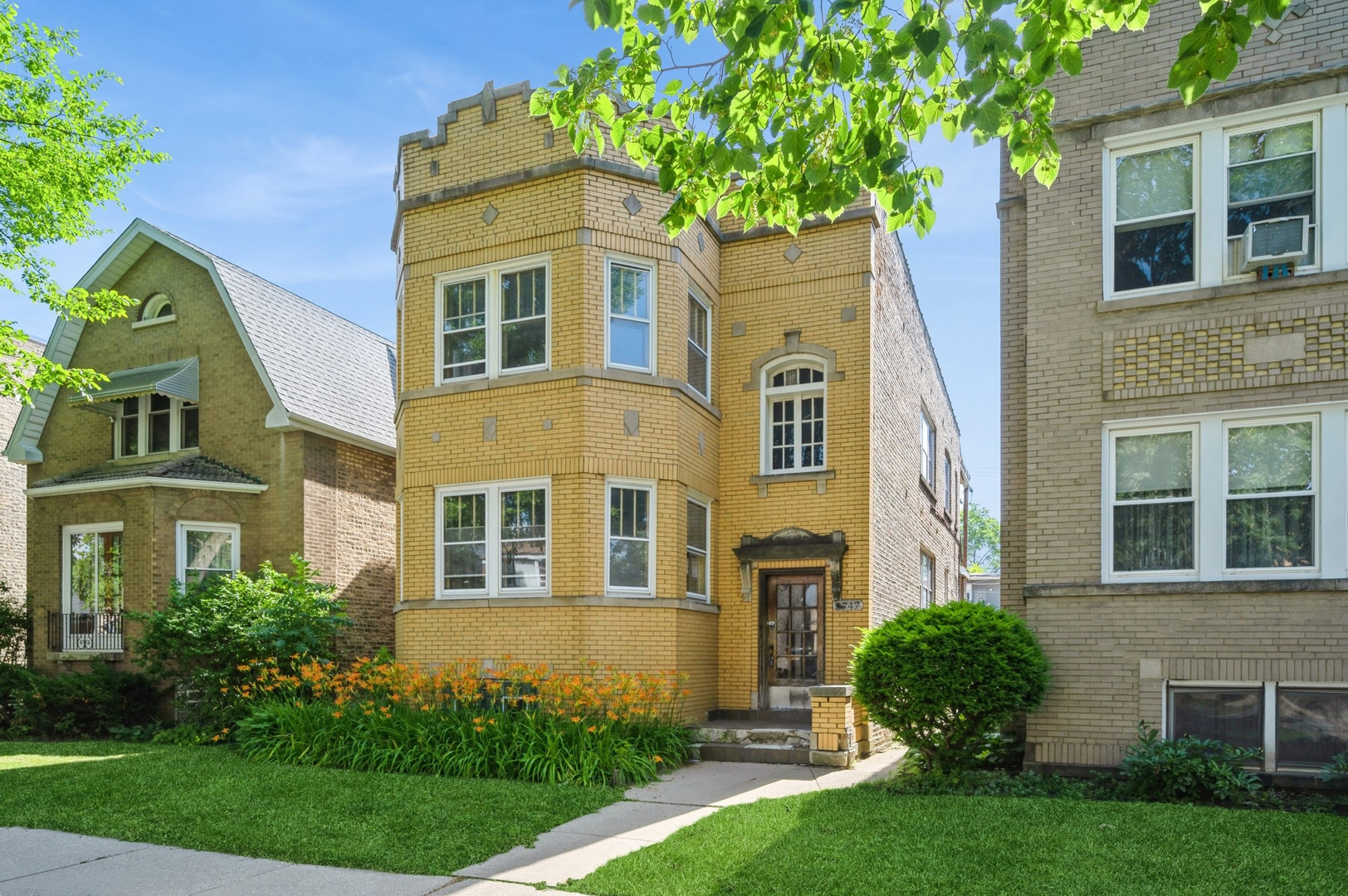 5747 N Christiana Avenue  Chicago IL 60659 photo
