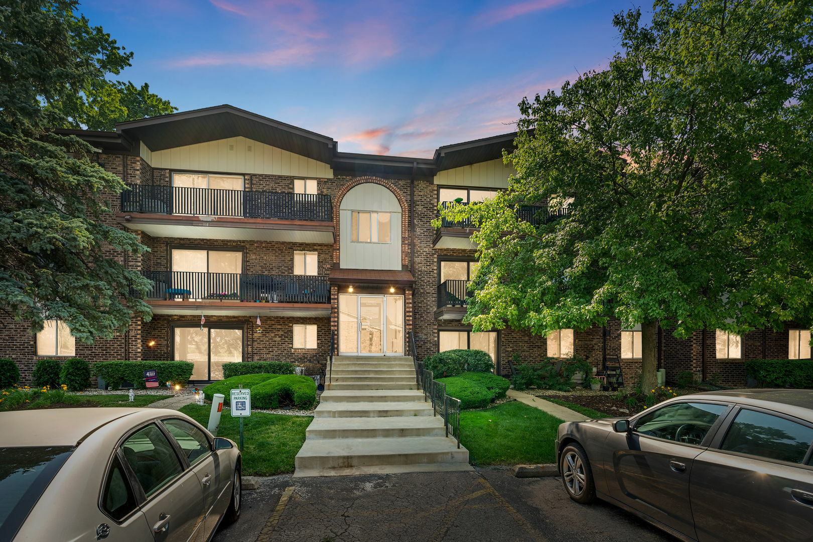 Property Photo:  13911 James Drive 1005  IL 60418 