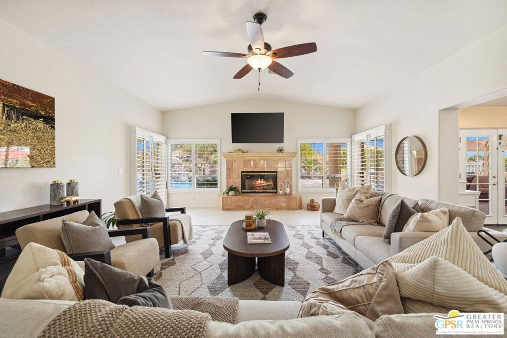 Property Photo: 600 W Via Escuela CA 92262