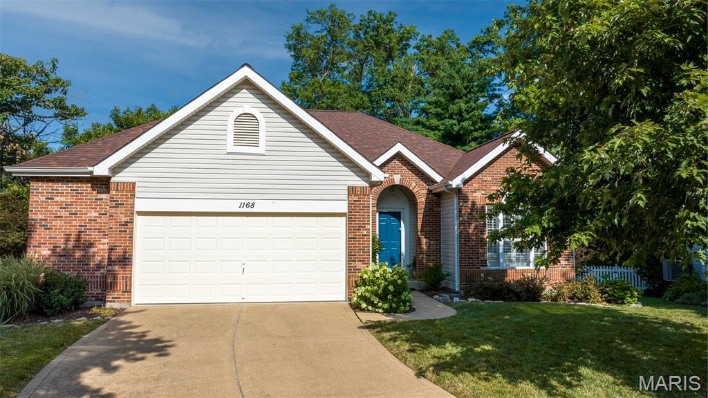 Property Photo: 1168 Oak Knoll Manor Court MO 63119