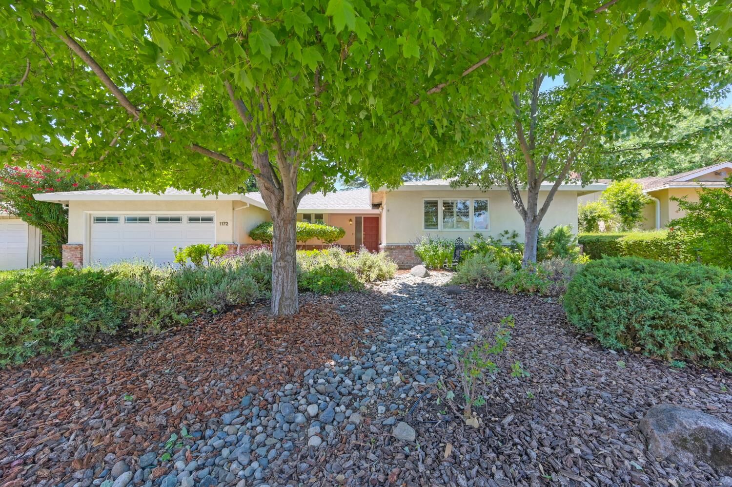 Property Photo: 1172 Derick Way CA 95822