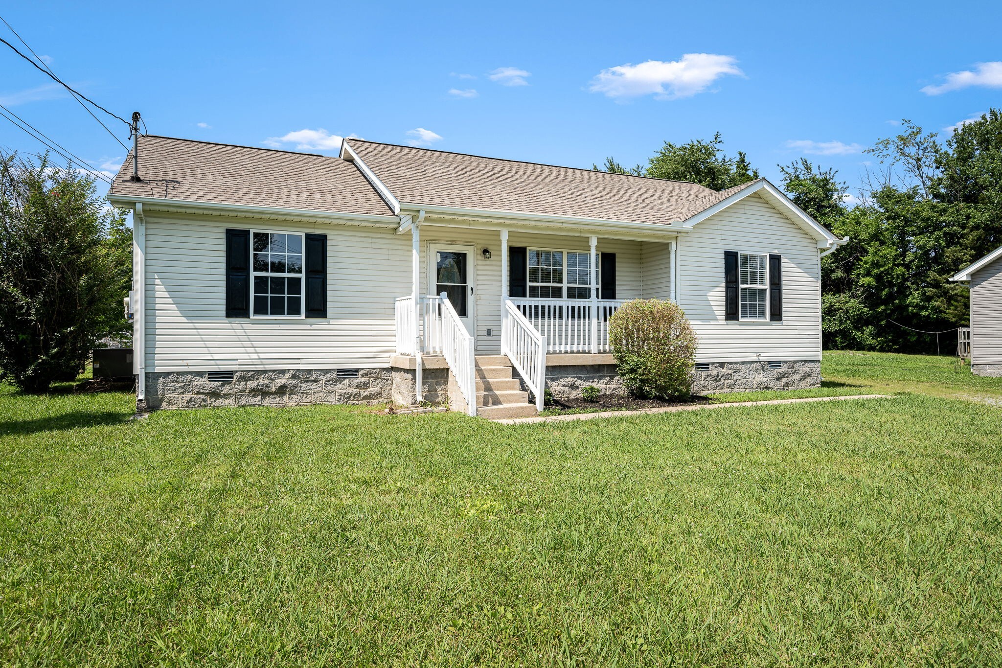 Property Photo: 106 Daytona Ln TN 37160