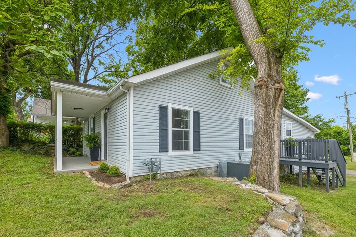 Property Photo:  315 37th Ave N  TN 37209 