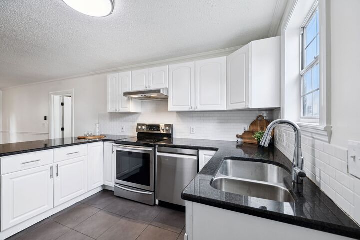 Property Photo:  315 37th Ave N  TN 37209 