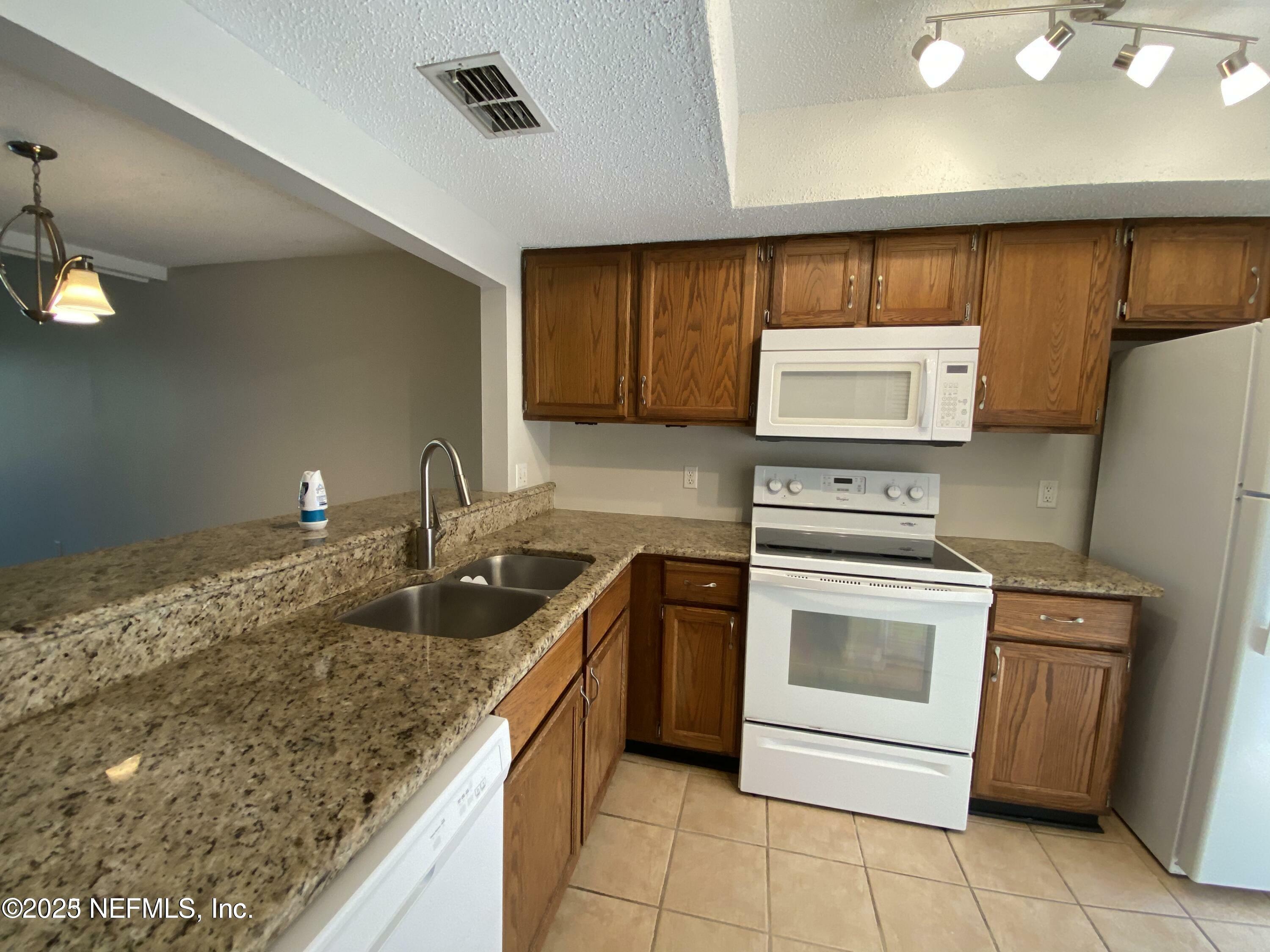 Property Photo: 160 Cranes Lake Drive FL 32082