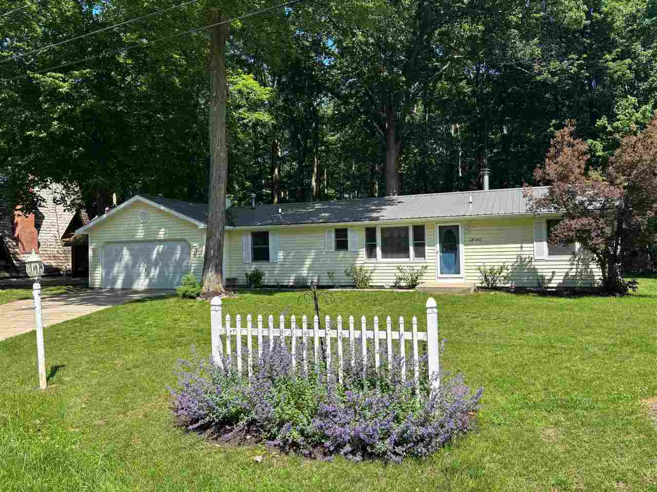 8740 Carson  Charlevoix MI 49720 photo