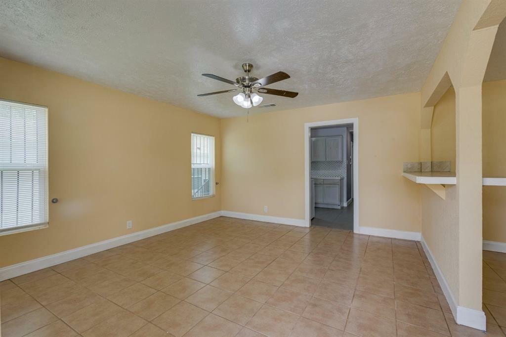 Property Photo: 2128 Lea Crest Drive TX 75216