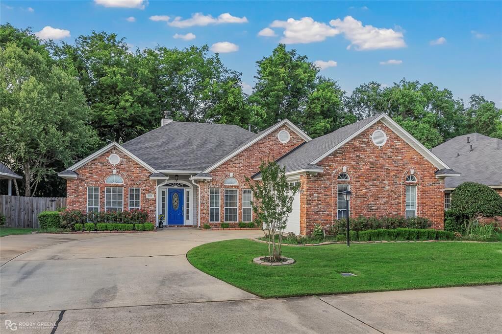Property Photo: 1002 Azalea Garden Drive LA 71115