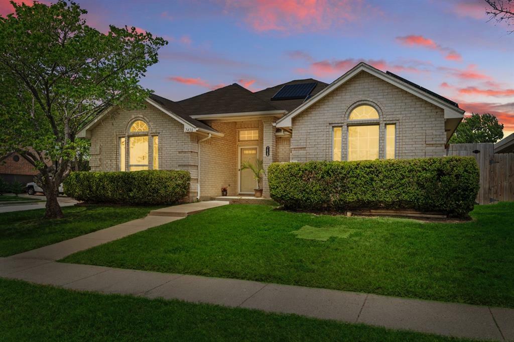 Property Photo: 7436 Bennington Drive TX 76148