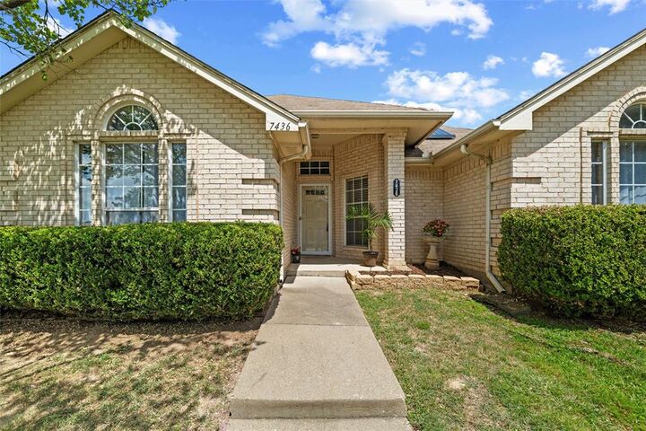 Property Photo: 7436 Bennington Drive TX 76148