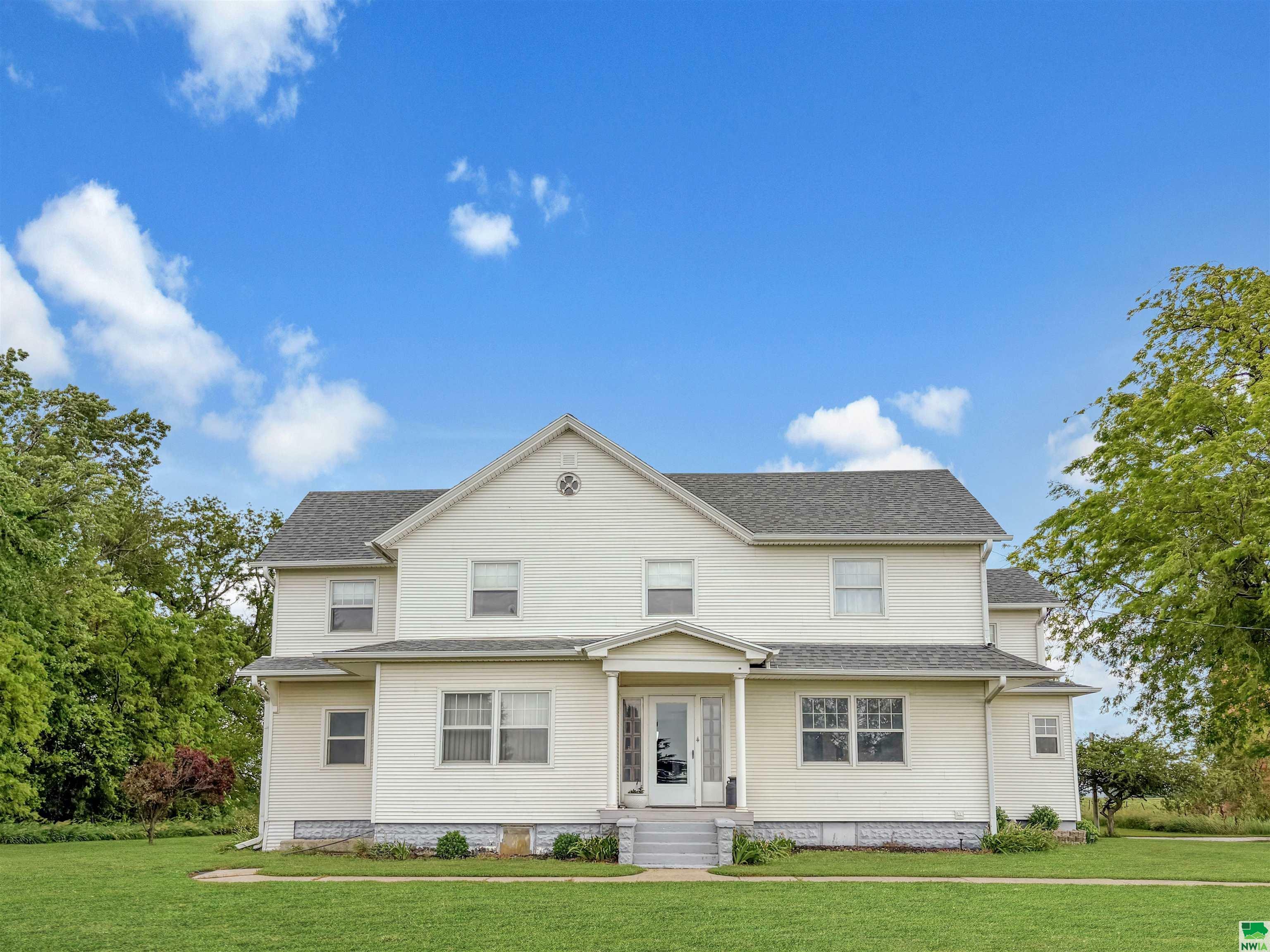 Property Photo: 2009 325th St IA 51055