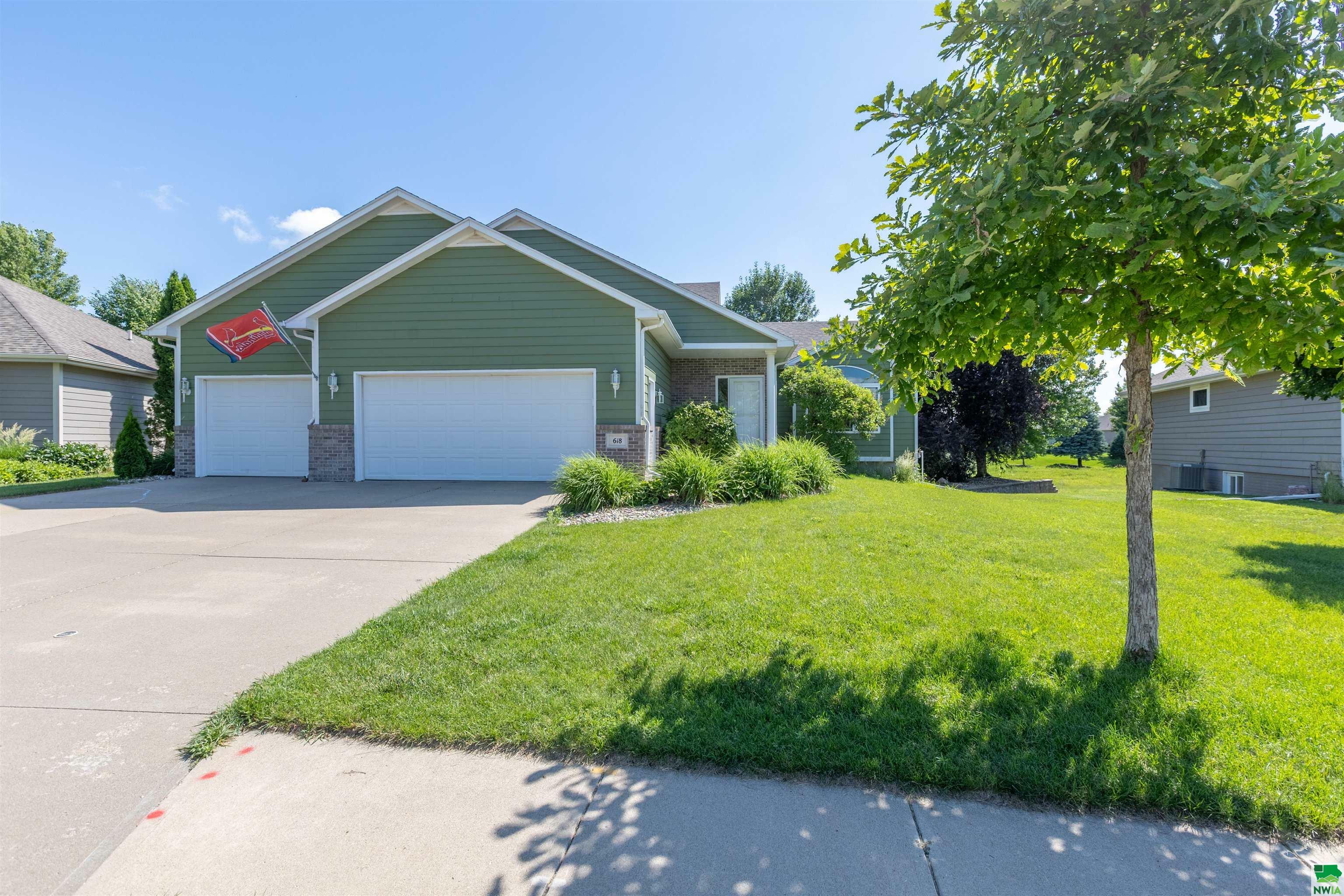 Property Photo: 618 Prairie Blvd SD 57049