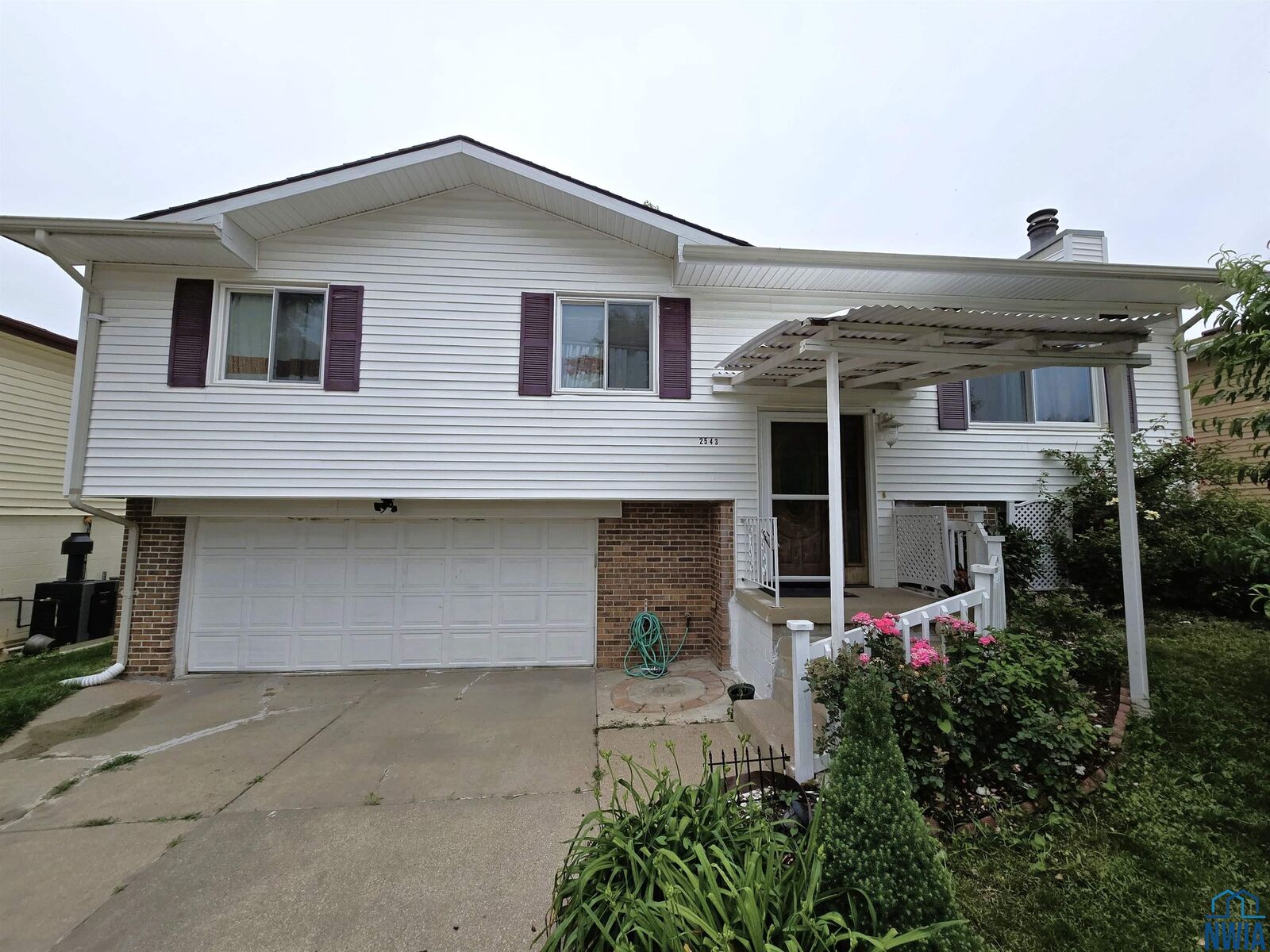 Property Photo: 2543 W 20th St IA 51103