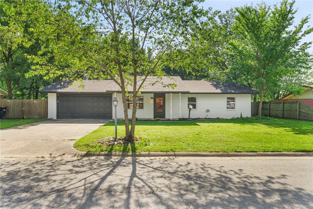 Property Photo: 711 Hinshaw AR 72762