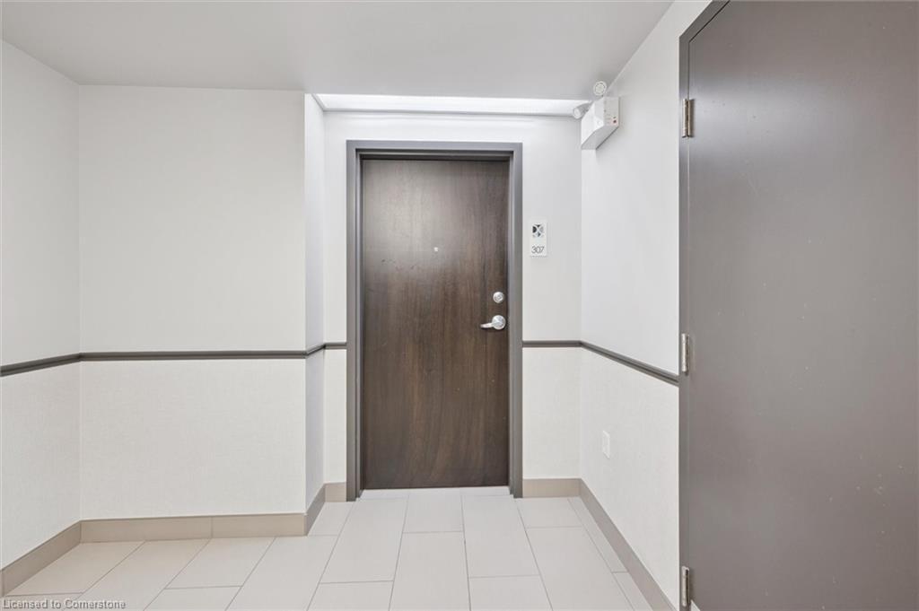 Property Photo: 776 Laurelwood Drive 307 ON N2V 0A8