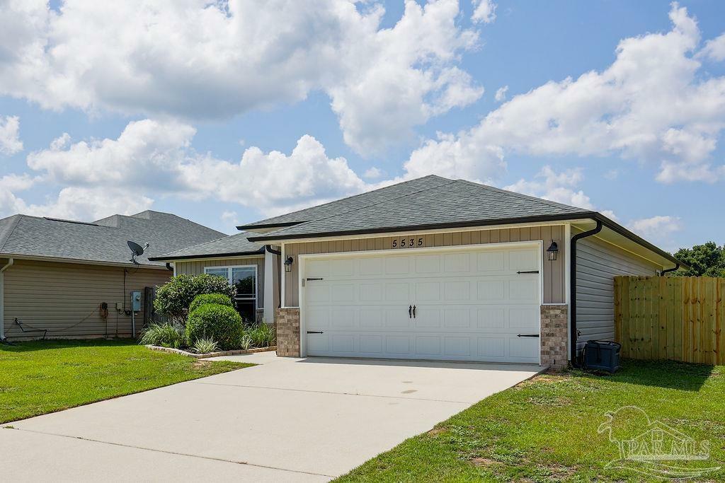 Property Photo: 5535 Peach Dr FL 32571
