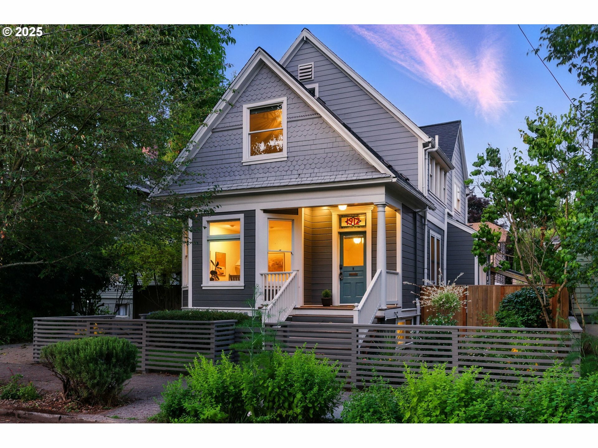 Property Photo: 1912 NE 11th Ave OR 97212