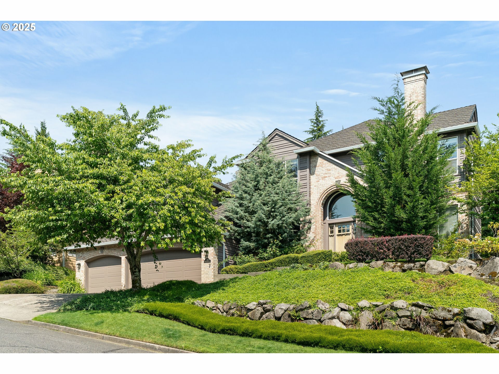 Property Photo: 1314 NW Abernethy Rd OR 97035