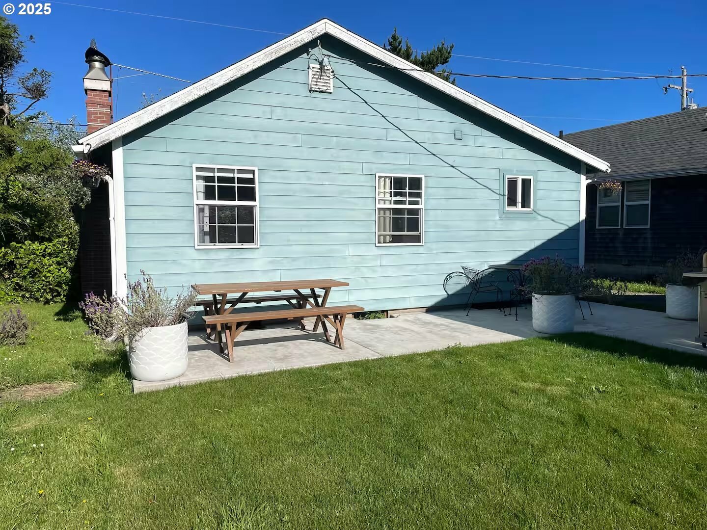 Property Photo: 554 N Beacon St OR 97136