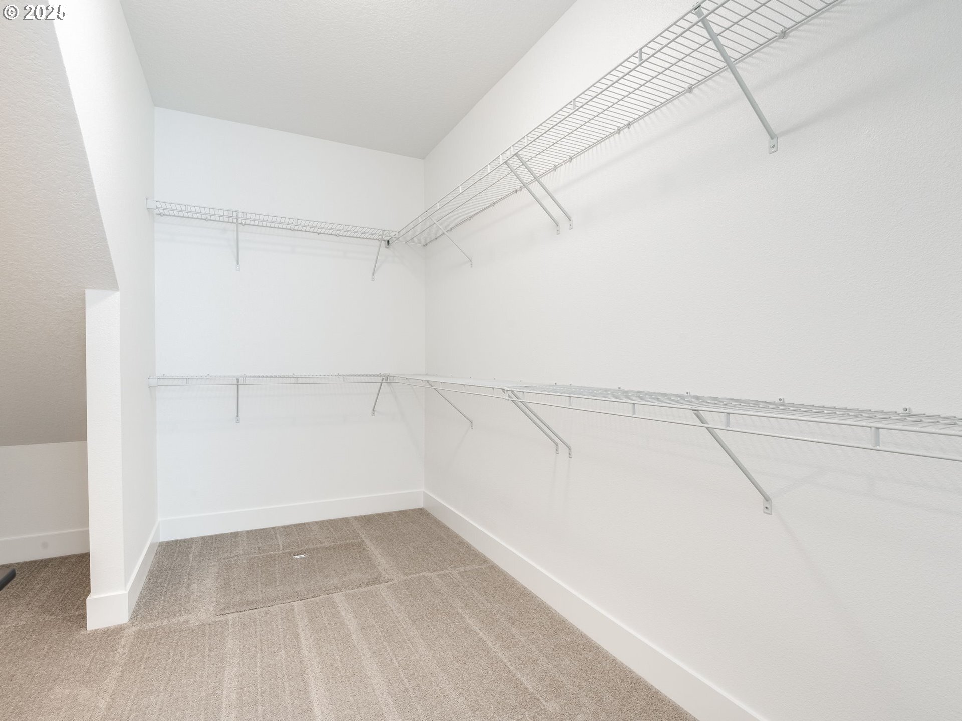 Property Photo:  915 SE 35th St  WA 98604 
