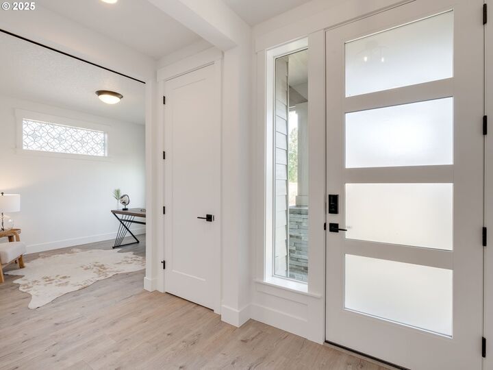Property Photo:  915 SE 35th St  WA 98604 