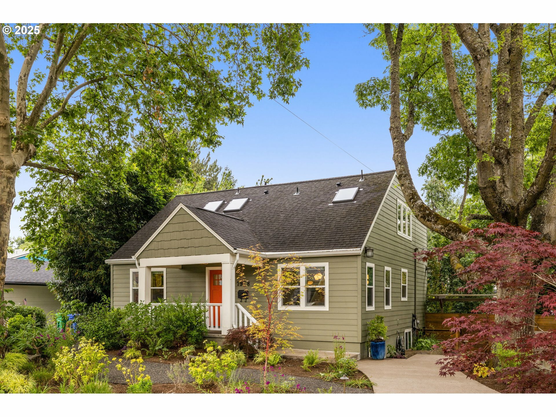 Property Photo: 7928 SE 21st Ave OR 97202