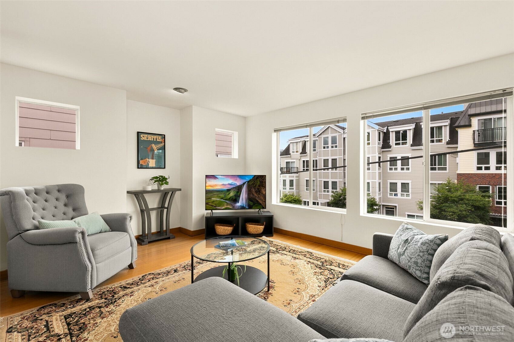 Property Photo: 500 Aloha Street 202 WA 98109