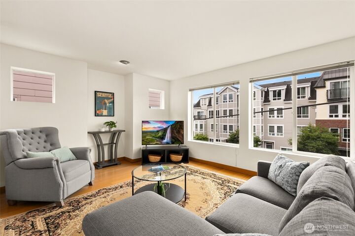 Property Photo: 500 Aloha Street 202 WA 98109