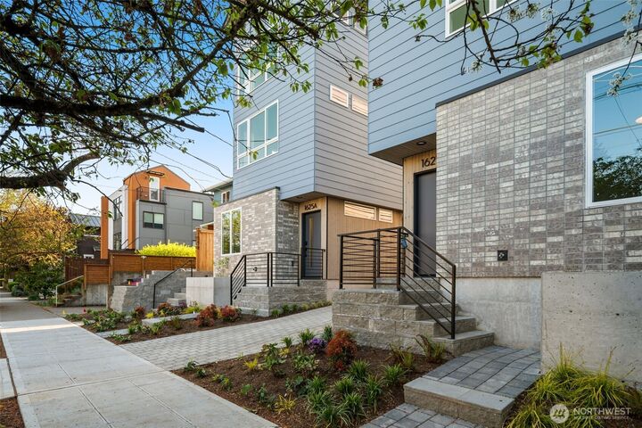 Property Photo: 1625 A 21st Avenue WA 98122