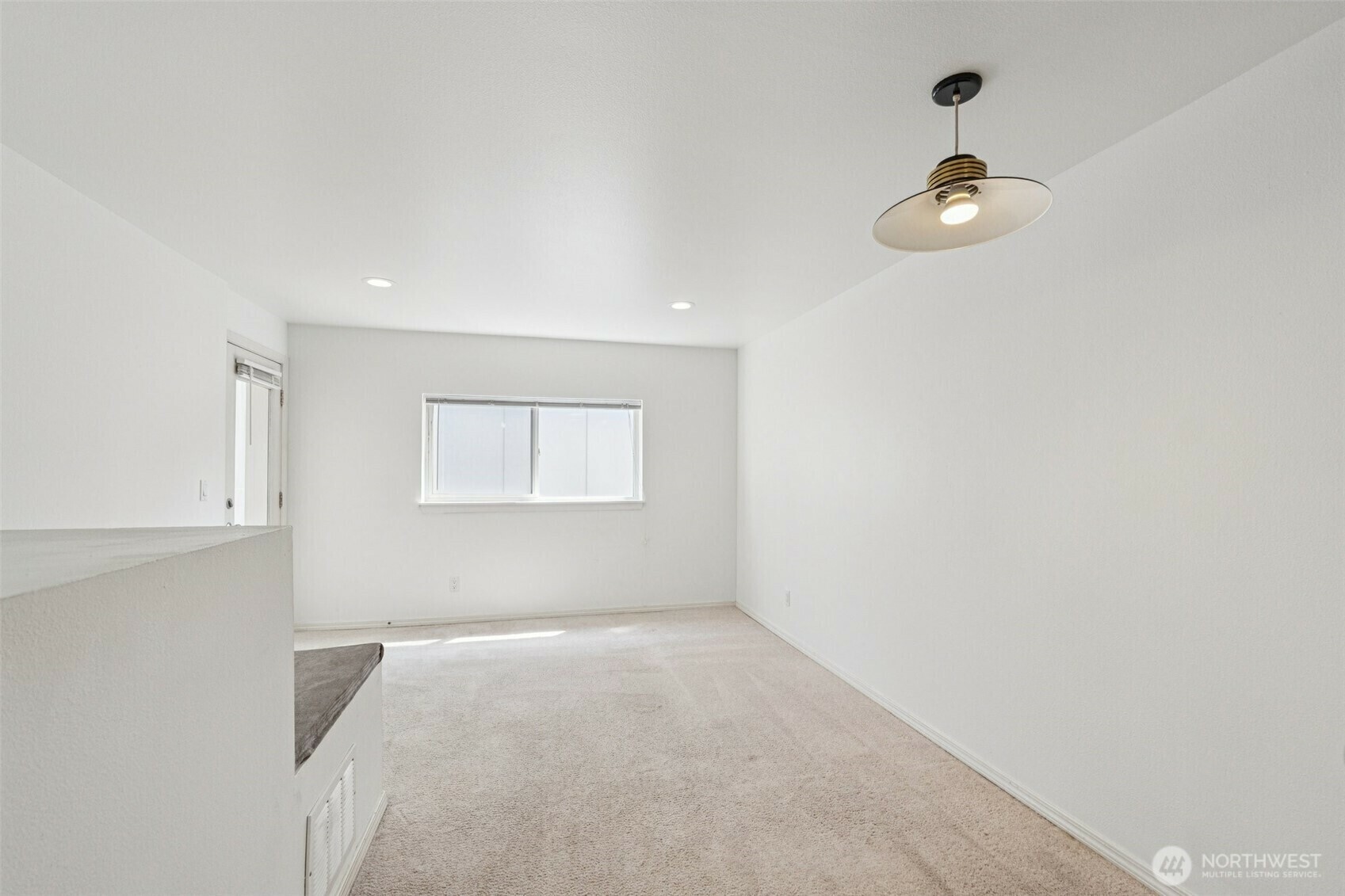 Property Photo: 5624 Roosevelt Way NE 202 WA 98105