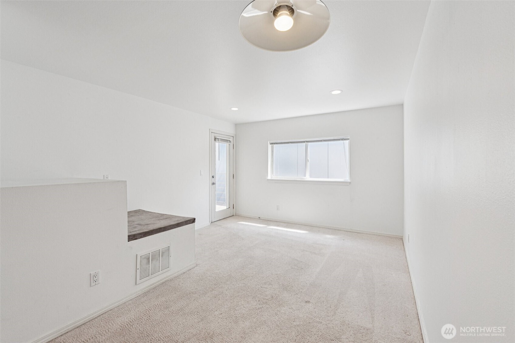 Property Photo:  5624  Roosevelt Way NE 202  WA 98105 