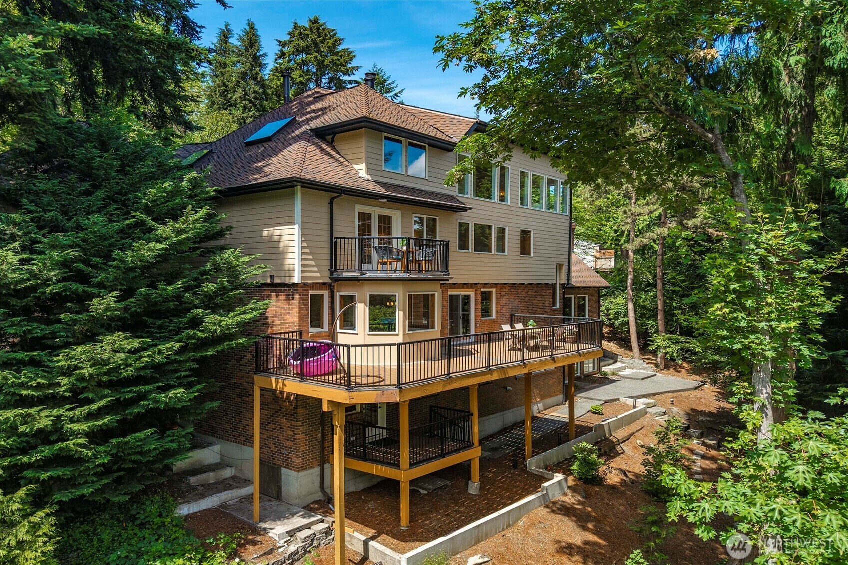 Property Photo: 13710 41st Avenue NE WA 98125