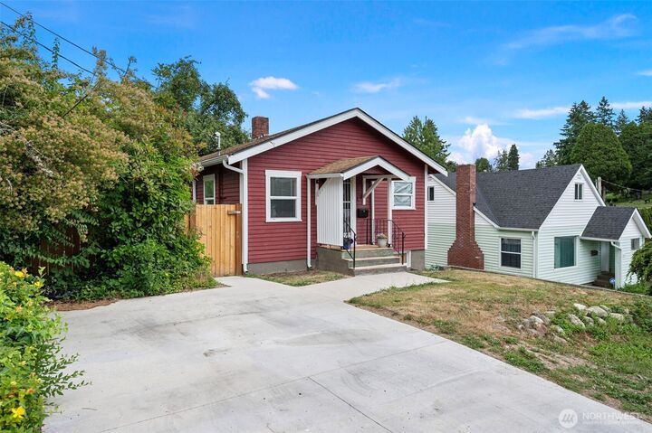 Property Photo:  2406  13th Street  WA 98312 