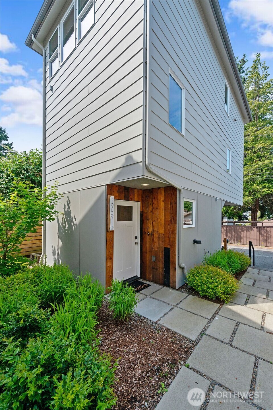 Property Photo: 5949 41st Avenue SW 5 WA 98136
