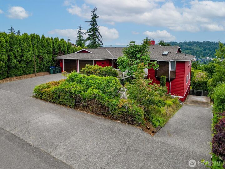 Property Photo: 905 Queen Street WA 98229