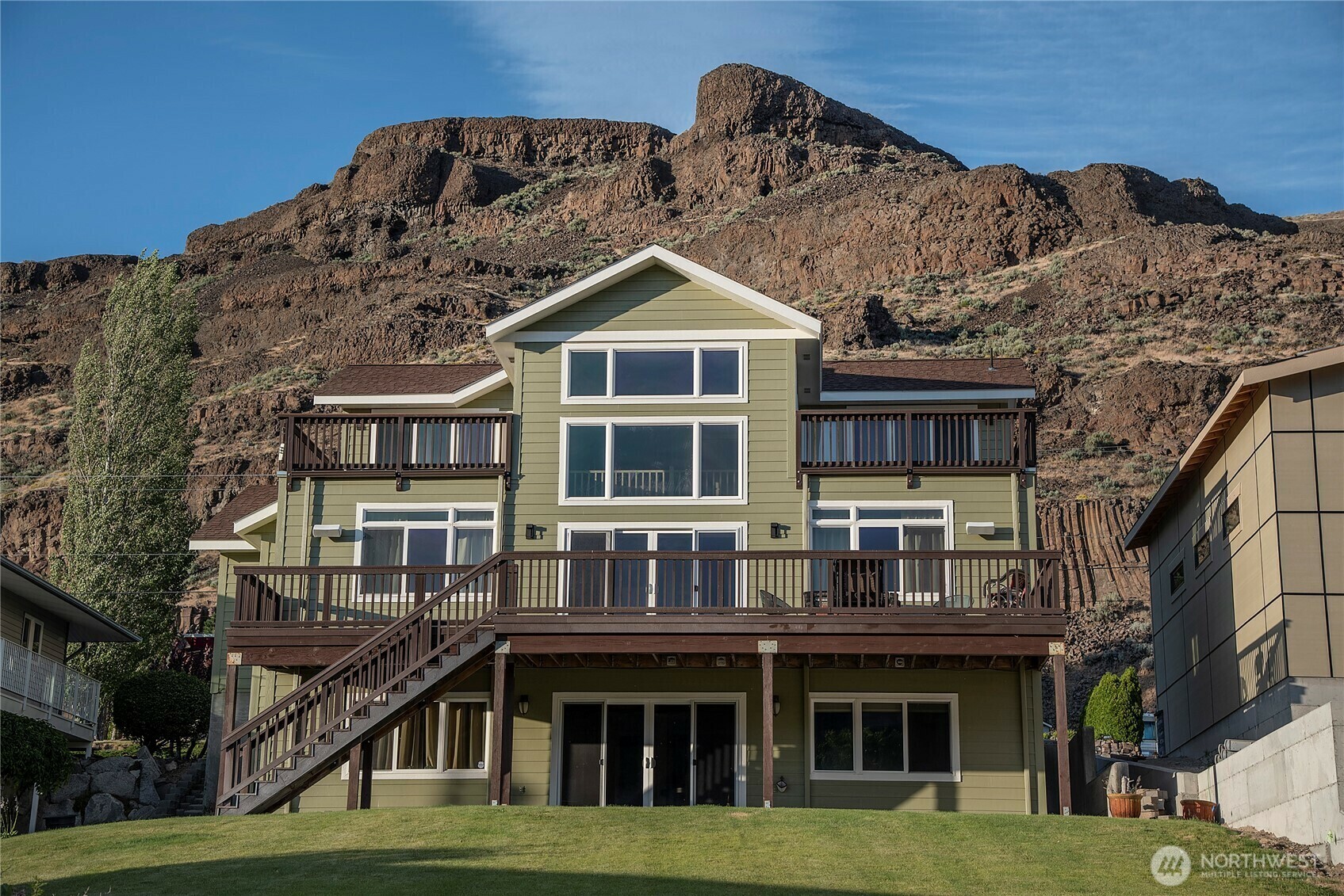 Property Photo: 1071 S Section Place WA 98848