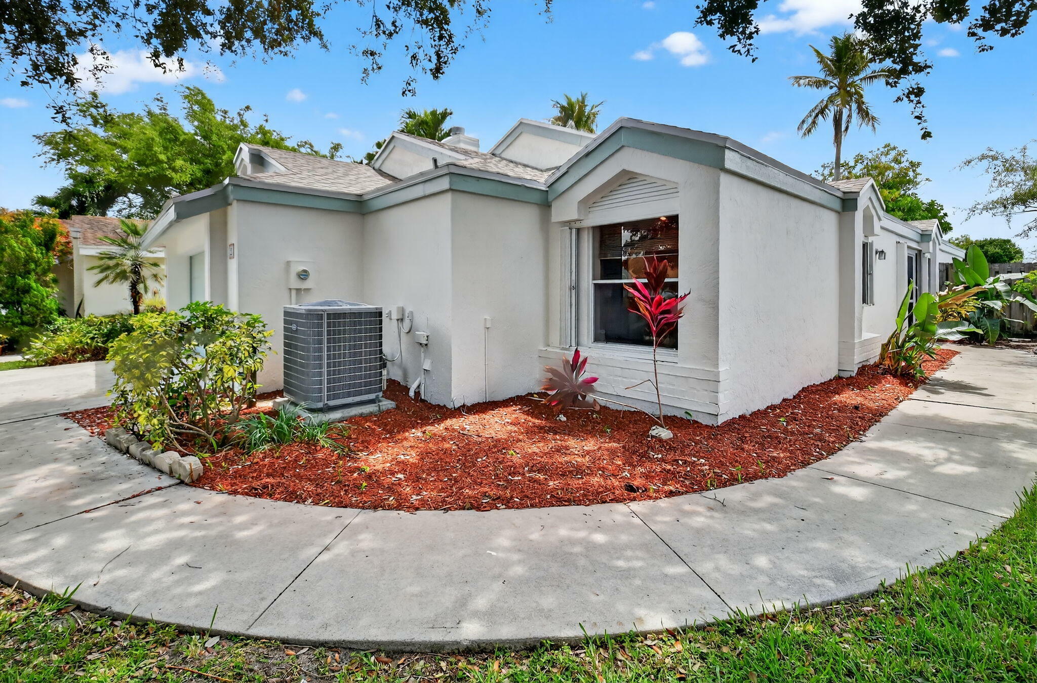 Property Photo: 21 Swallow Drive FL 33436